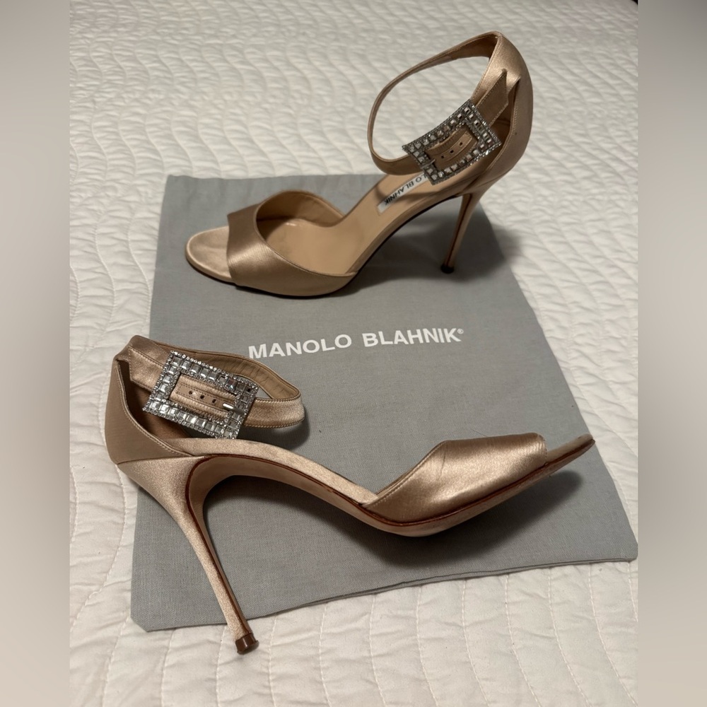 Manolo Blahnik Hangisi-Style Satin Crystal Buckle Heels Gold Size 40 (US 9–9.5)